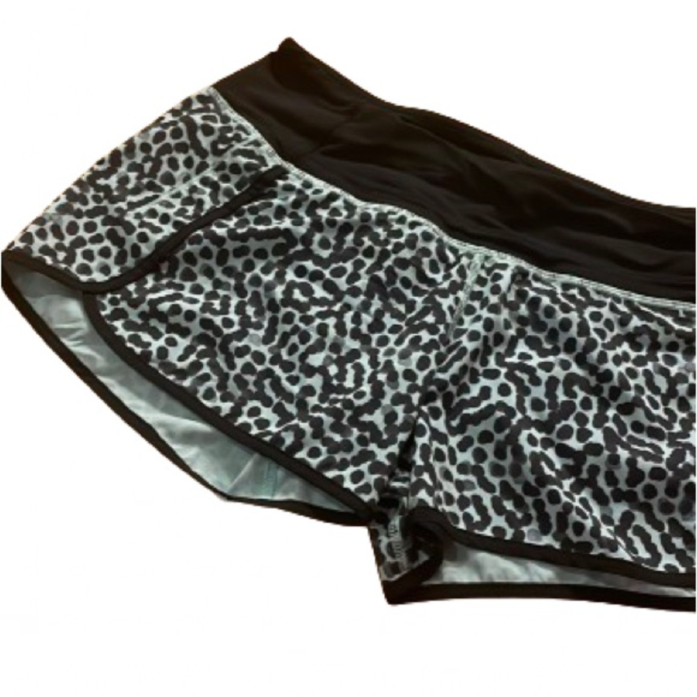NWOT Mint and Black Lululemon speed ups